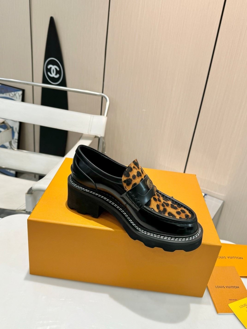 l0vis Vvtt0n loafers